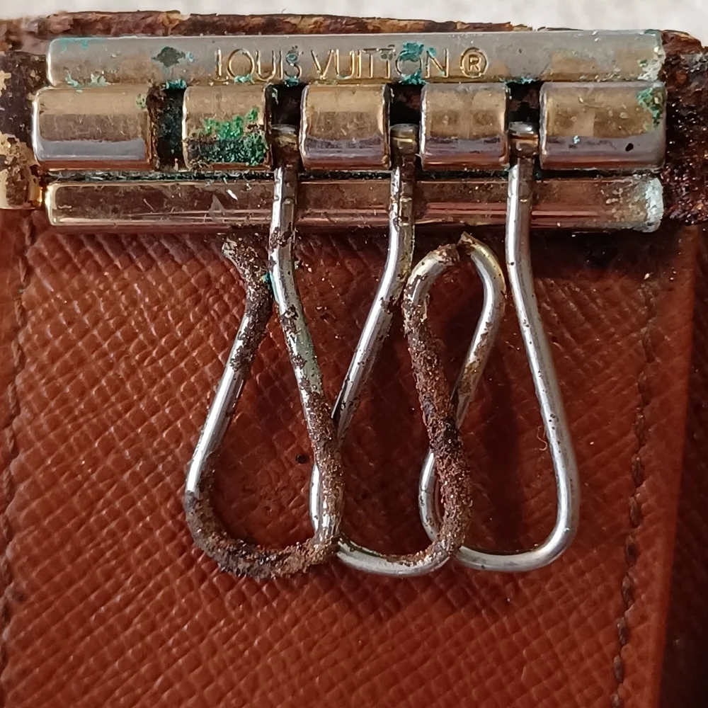 Louis Vuitton Brown Damier Leather Gold Key Holder 🔑
